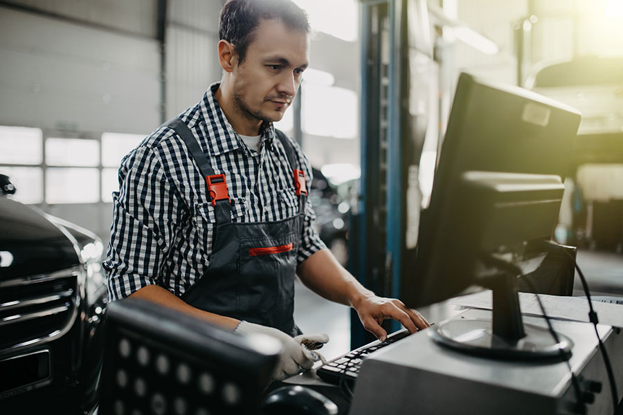 Kfz-Profi bestellt Reifen, Felgen und Ersatzteile